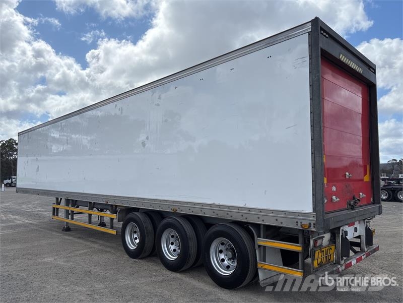 MaxiTrans 13.4 m Tri/A Refrigerated Trailer Hűtős félpótkocsik