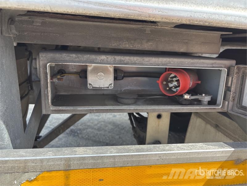MaxiTrans 13.4 m Tri/A Refrigerated Trailer Hűtős félpótkocsik
