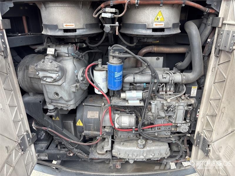 MaxiTrans 13.4 m Tri/A Refrigerated Trailer Hűtős félpótkocsik