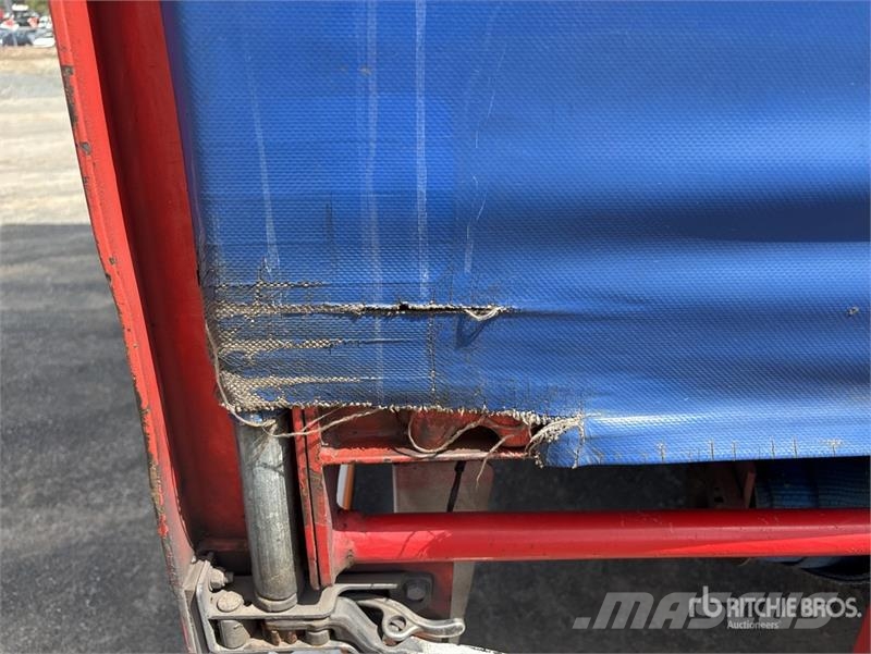 MaxiTrans 13.4 m Tri/A Step Deck Curtain Side Trailer مقطورات بغطاء جانبي