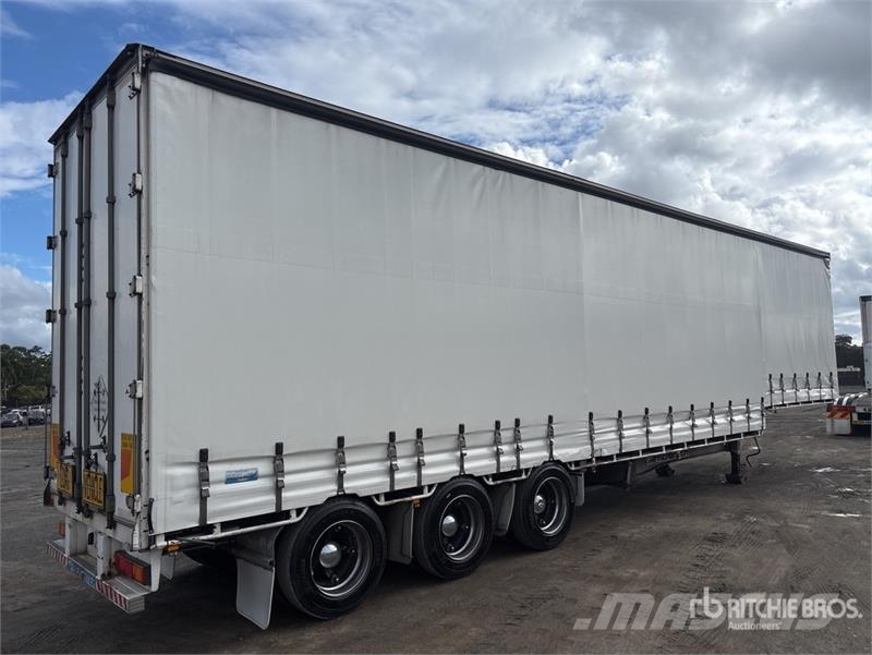 MaxiTrans 13.4 m Tri/A Step Deck Curtain Side Trailer Curtainsider trailers