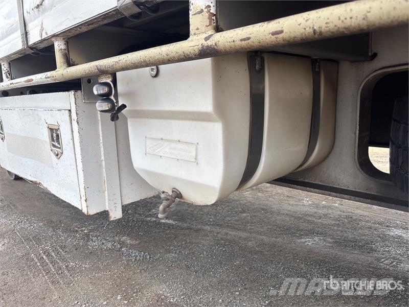 MaxiTrans 13.4 m Tri/A Step Deck Curtain Side Trailer Curtainsider trailers