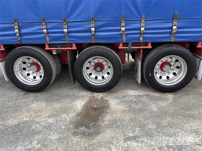 MaxiTrans 13.4 m Tri/A Step Deck Curtain Side Trailer Caja de lona