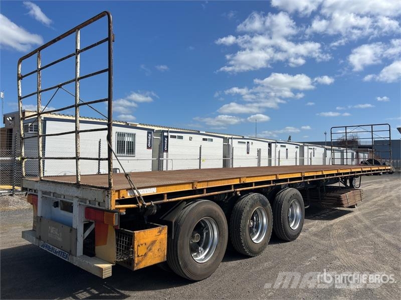 MaxiTrans 13.4 m Tri/A Flatbed Trailer Lavaperävaunut