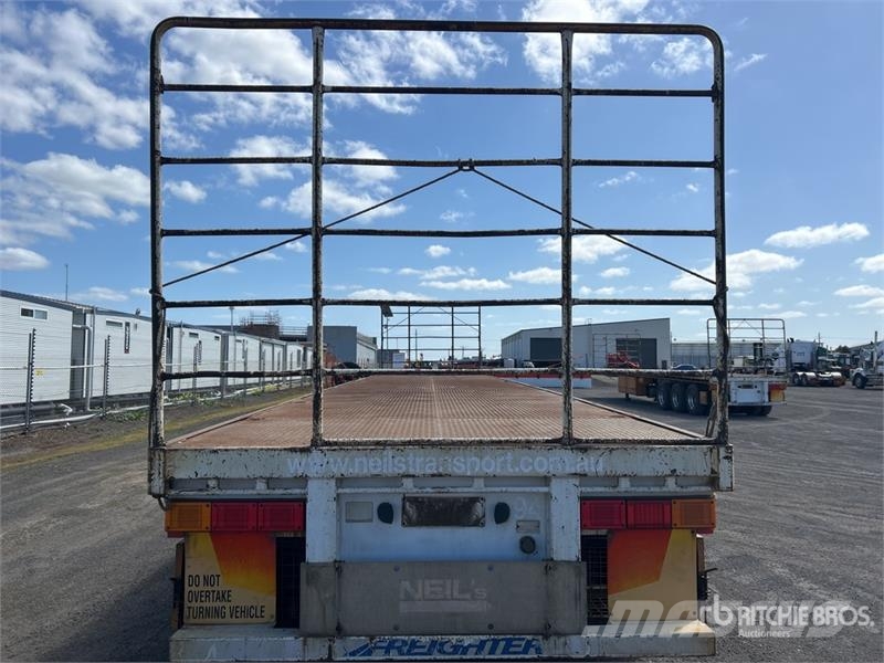 MaxiTrans 13.4 m Tri/A Flatbed Trailer Lavaperävaunut