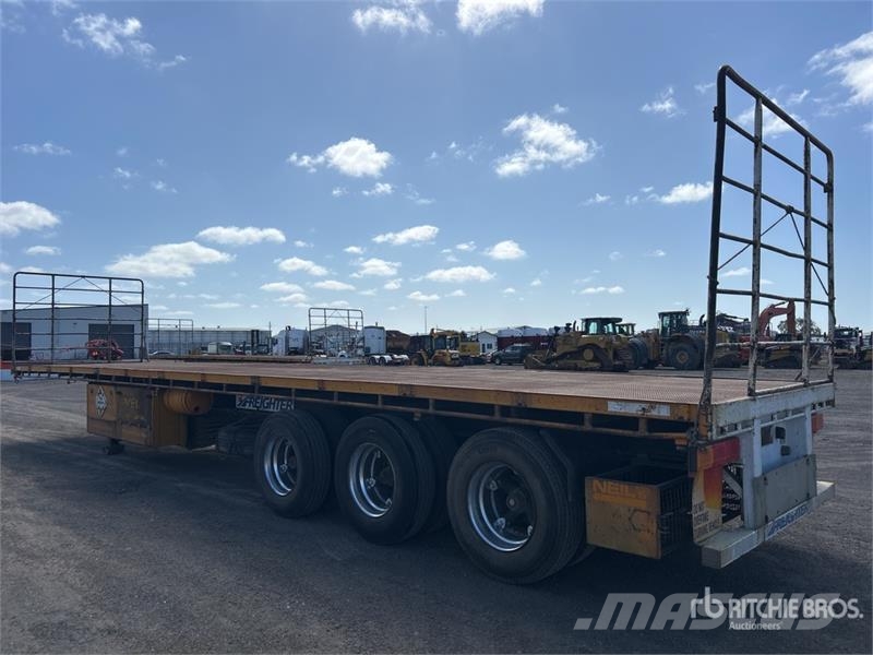 MaxiTrans 13.4 m Tri/A Flatbed Trailer Lavaperävaunut