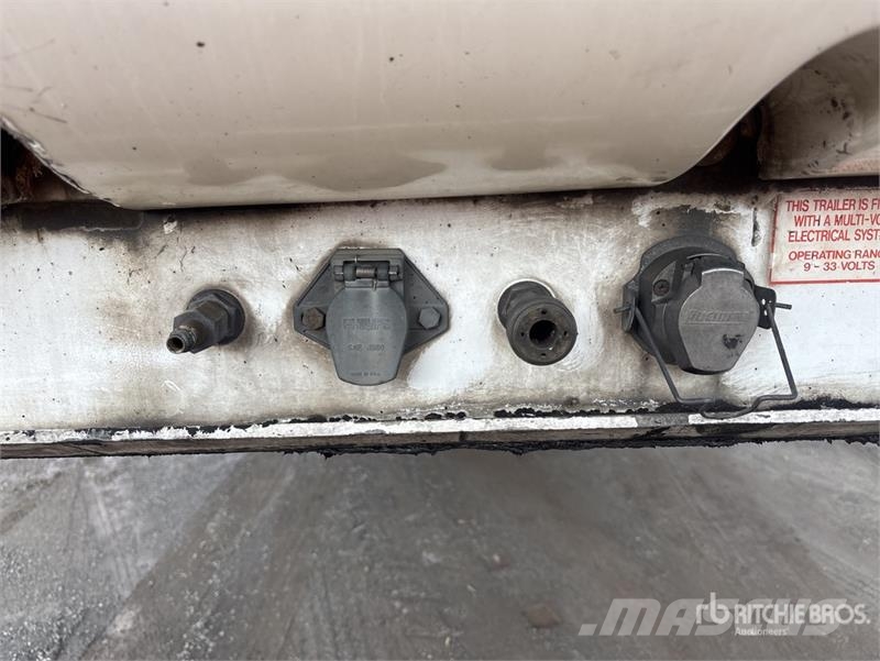 MaxiTrans 13.4 m Tri/A Step Deck Curtain Side Trailer Curtainsider trailers