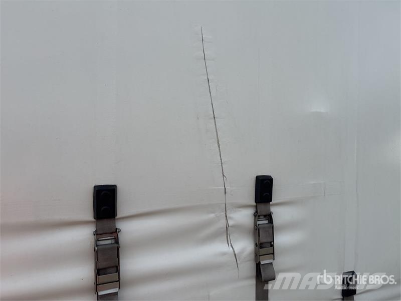 MaxiTrans 13.4 m Tri/A Step Deck Curtain Side Trailer Curtainsider trailers