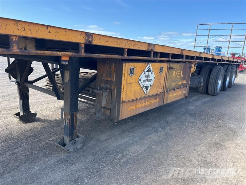 MaxiTrans 13.4 m Tri/A Flatbed Trailer Lavaperävaunut