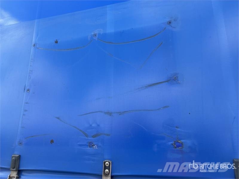 MaxiTrans 13.4 m Tri/A Step Deck Curtain Side Trailer مقطورات بغطاء جانبي