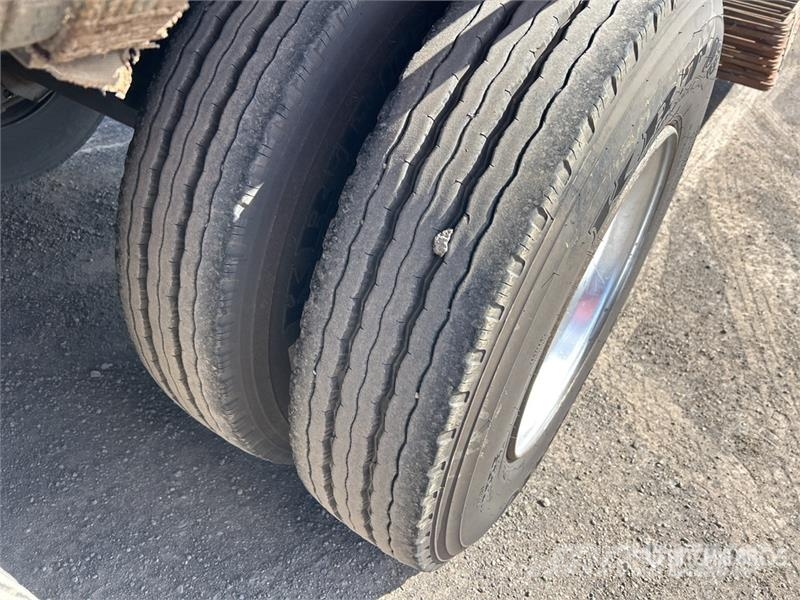 MaxiTrans 13.4 m Tri/A Flatbed Trailer Lavaperävaunut