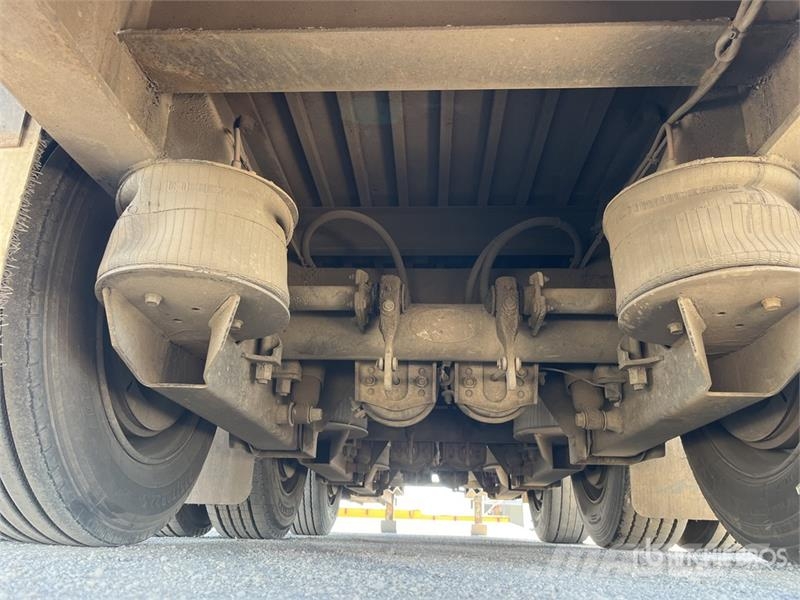 MaxiTrans 13.4 m Tri/A Step Deck Trailer Remorque surbaissée