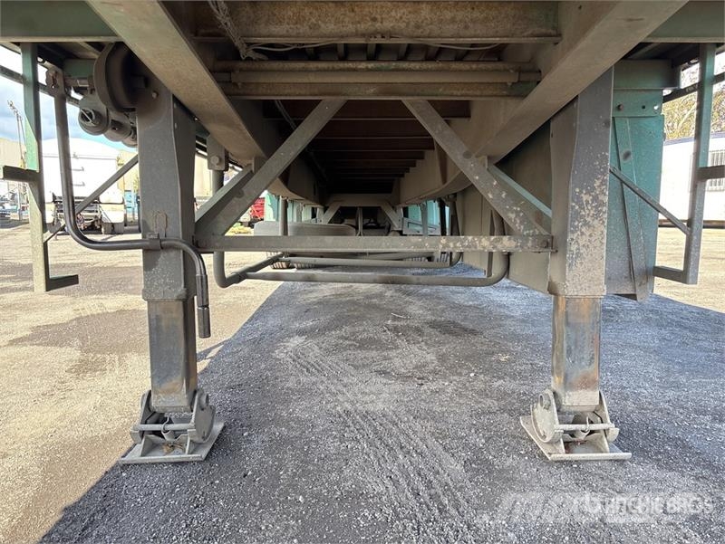 MaxiTrans 13.4 m Tri/A Curtain Side Trailer Ponyvás pótkocsik
