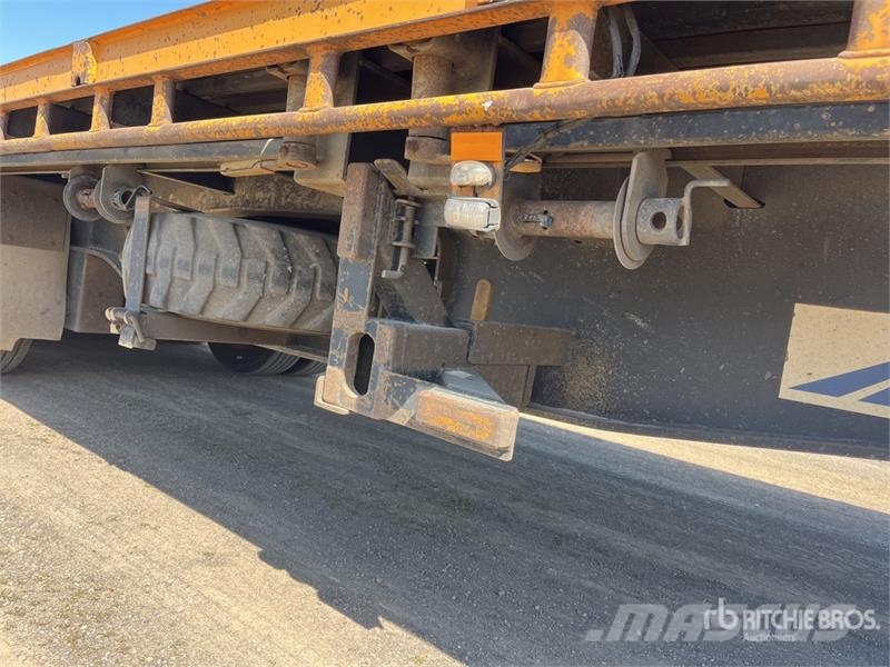 MaxiTrans 13.4 m Tri/A Step Deck Trailer Remorque surbaissée