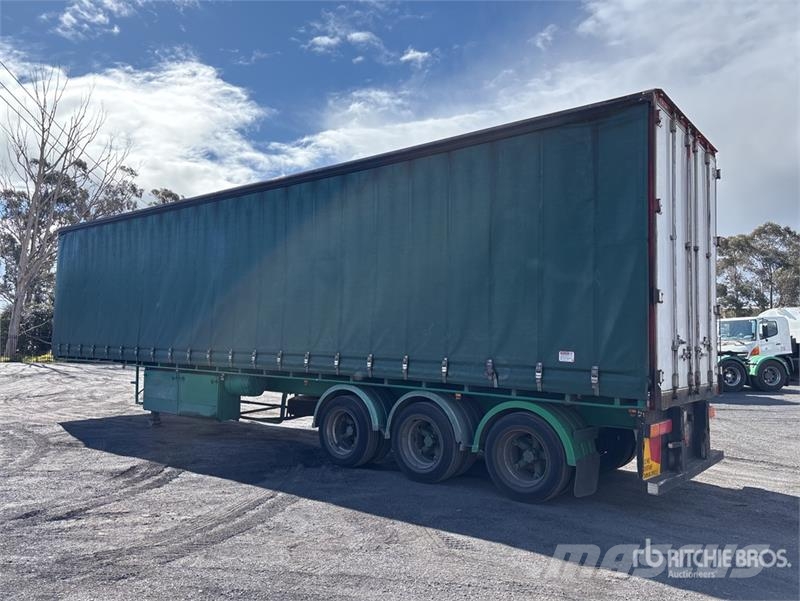 MaxiTrans 13.4 m Tri/A Curtain Side Trailer Ponyvás pótkocsik