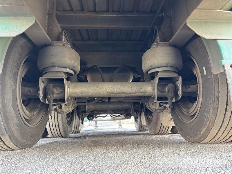 MaxiTrans 13.4 m Tri/A Curtain Side Trailer Ponyvás pótkocsik