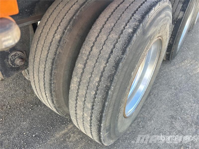 MaxiTrans 13.4 m Tri/A Flatbed Trailer Lavaperävaunut