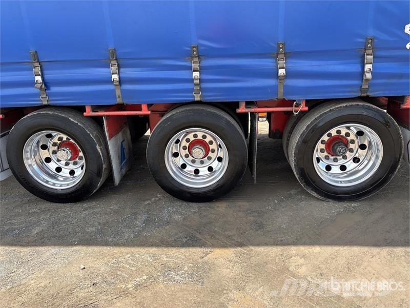 MaxiTrans 13.4 m Tri/A Step Deck Curtain Side Trailer 侧帘拖车