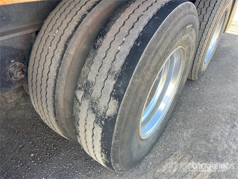 MaxiTrans 13.4 m Tri/A Flatbed Trailer Lavaperävaunut