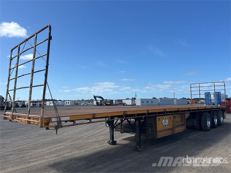 MaxiTrans 13.4 m Tri/A Flatbed Trailer Lavaperävaunut