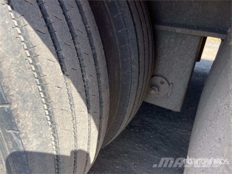 MaxiTrans 13.4 m Tri/A Step Deck Trailer Remorque surbaissée