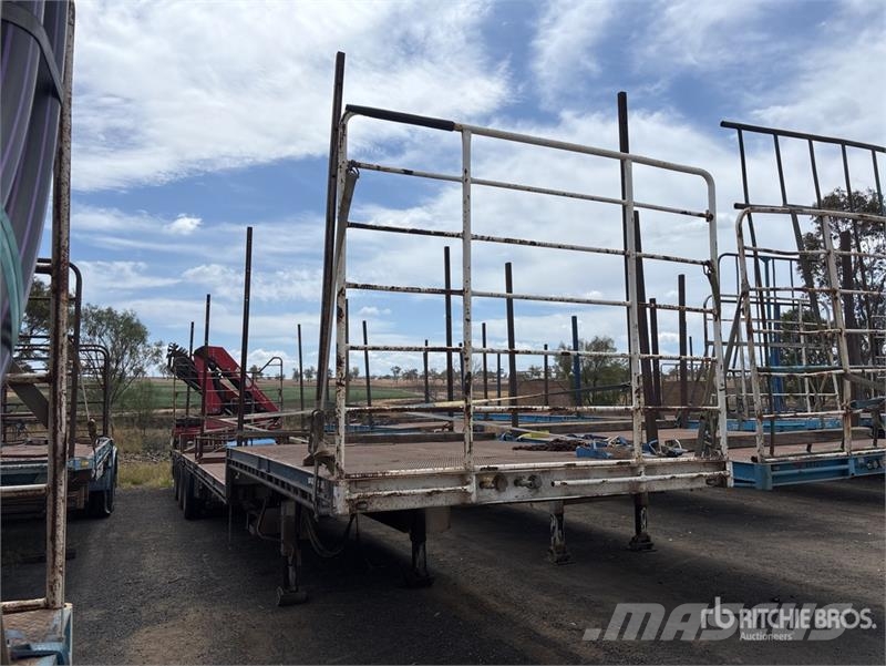 MaxiTrans 13.5 m Tri/A 2015 Knuckle Crane Step Deck Trailer Низькорамні причепи
