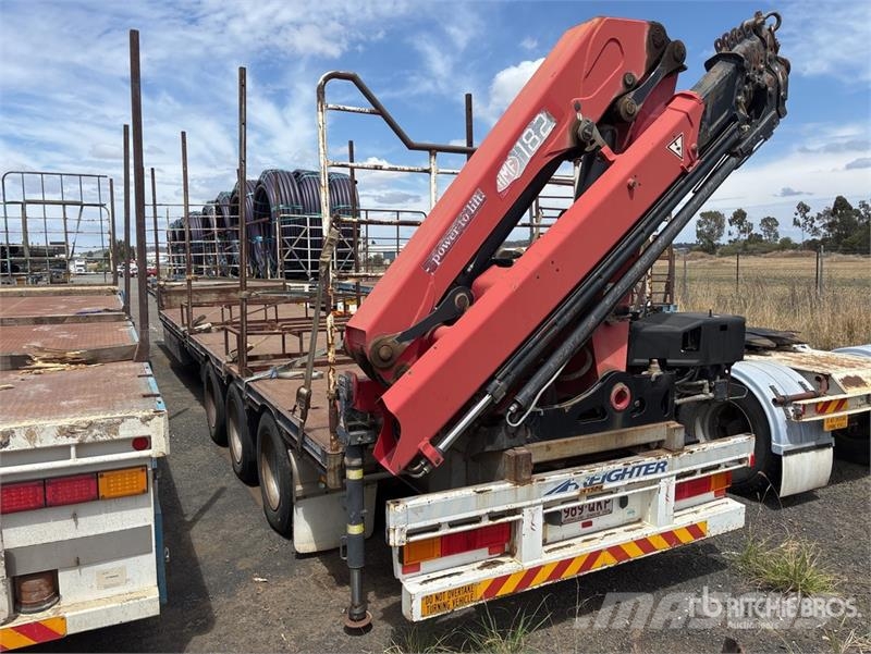 MaxiTrans 13.5 m Tri/A 2015 Knuckle Crane Step Deck Trailer Низькорамні причепи