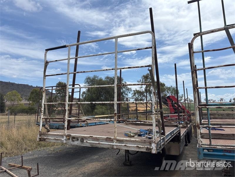 MaxiTrans 13.5 m Tri/A 2015 Knuckle Crane Step Deck Trailer Низькорамні причепи