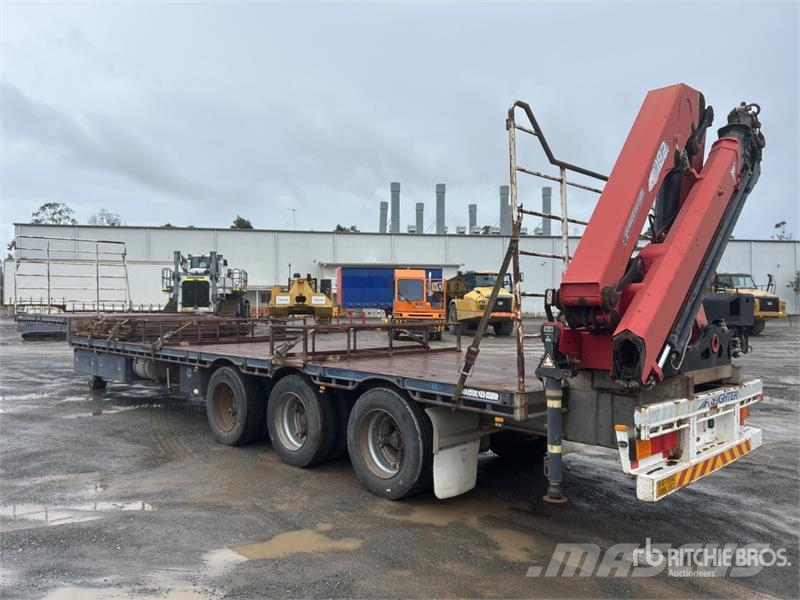 MaxiTrans 13.6 m Tri/A 2015 Knuckle Crane Step Deck Trailer Caricatore basso
