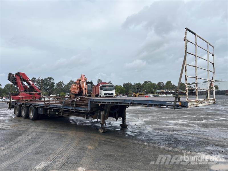 MaxiTrans 13.6 m Tri/A 2015 Knuckle Crane Step Deck Trailer Caricatore basso