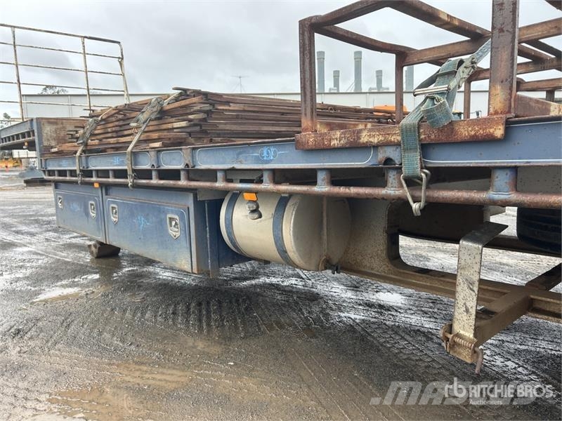 MaxiTrans 13.6 m Tri/A 2015 Knuckle Crane Step Deck Trailer Caricatore basso