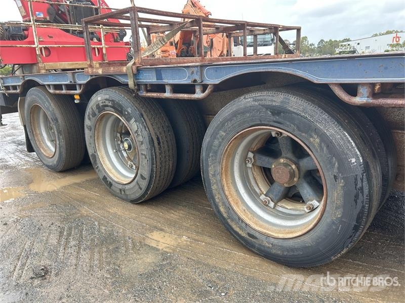 MaxiTrans 13.6 m Tri/A 2015 Knuckle Crane Step Deck Trailer Caricatore basso