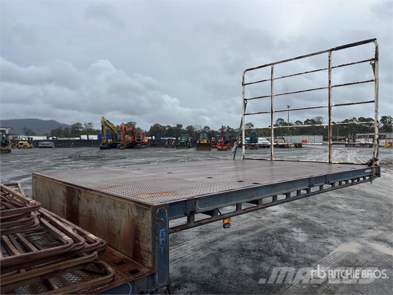MaxiTrans 13.6 m Tri/A 2015 Knuckle Crane Step Deck Trailer Caricatore basso