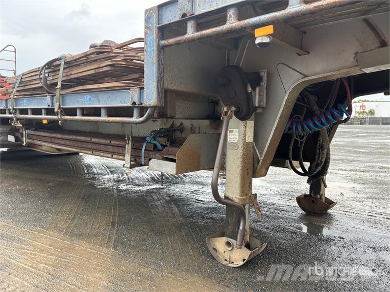 MaxiTrans 13.6 m Tri/A 2015 Knuckle Crane Step Deck Trailer Caricatore basso