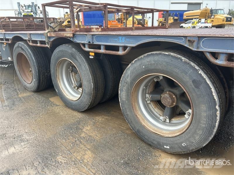 MaxiTrans 13.6 m Tri/A 2015 Knuckle Crane Step Deck Trailer Caricatore basso