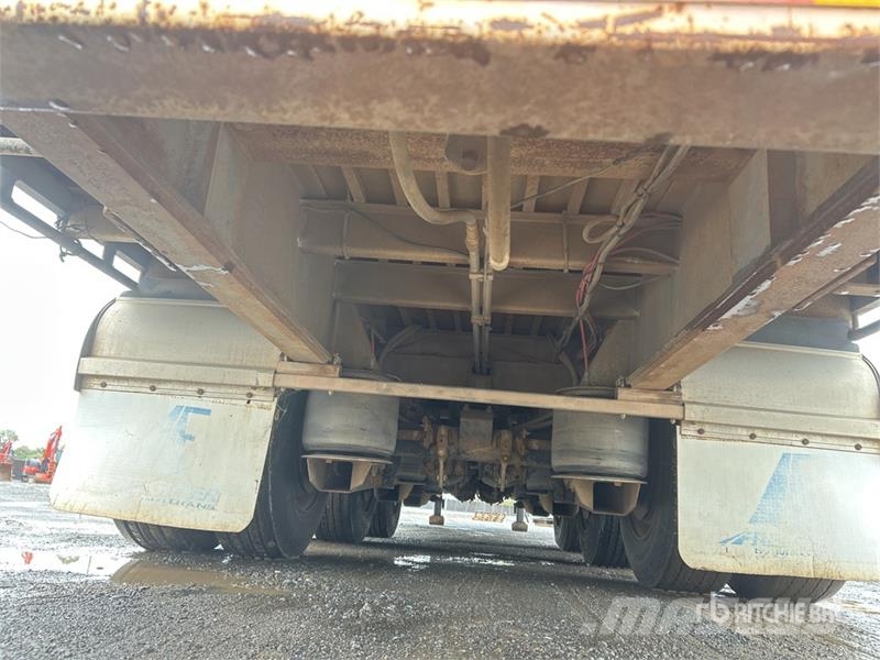 MaxiTrans 13.6 m Tri/A 2015 Knuckle Crane Step Deck Trailer Caricatore basso