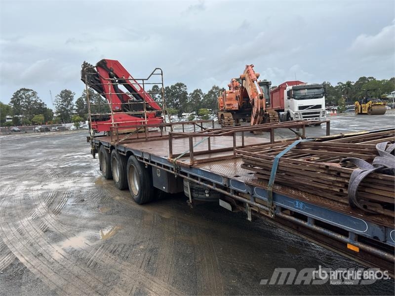 MaxiTrans 13.6 m Tri/A 2015 Knuckle Crane Step Deck Trailer Caricatore basso