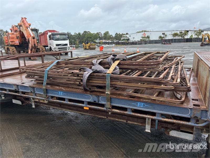 MaxiTrans 13.6 m Tri/A 2015 Knuckle Crane Step Deck Trailer Caricatore basso