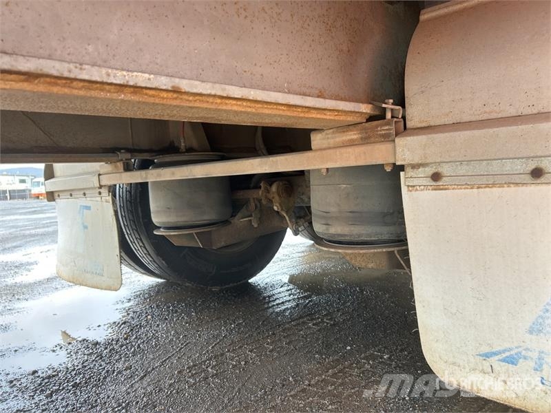 MaxiTrans 13.6 m Tri/A 2015 Knuckle Crane Step Deck Trailer Caricatore basso