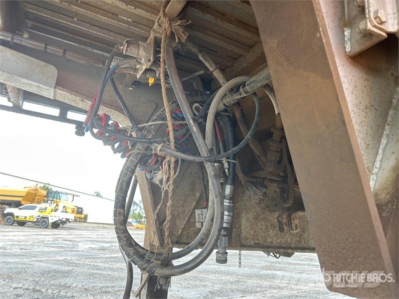 MaxiTrans 13.6 m Tri/A 2015 Knuckle Crane Step Deck Trailer Caricatore basso