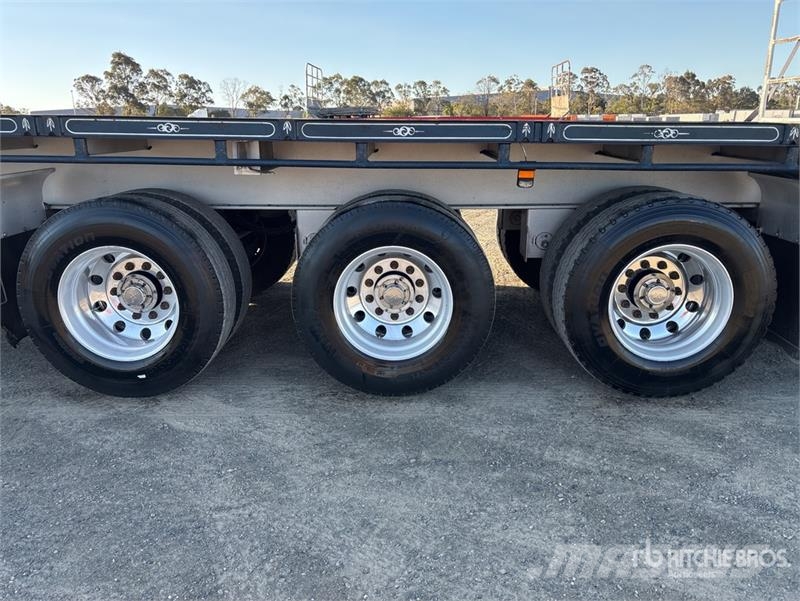 MaxiTrans 13.6 m Tri/A Flatbed Trailer Flatbed/Dropside trailers