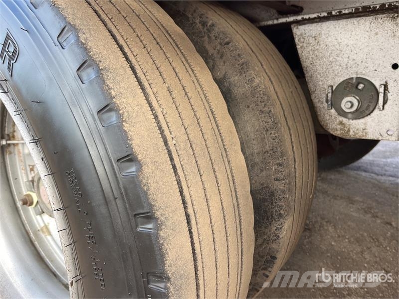 MaxiTrans 13 m Tri/A Step Deck Curtain Side Trailer Ponyvás pótkocsik
