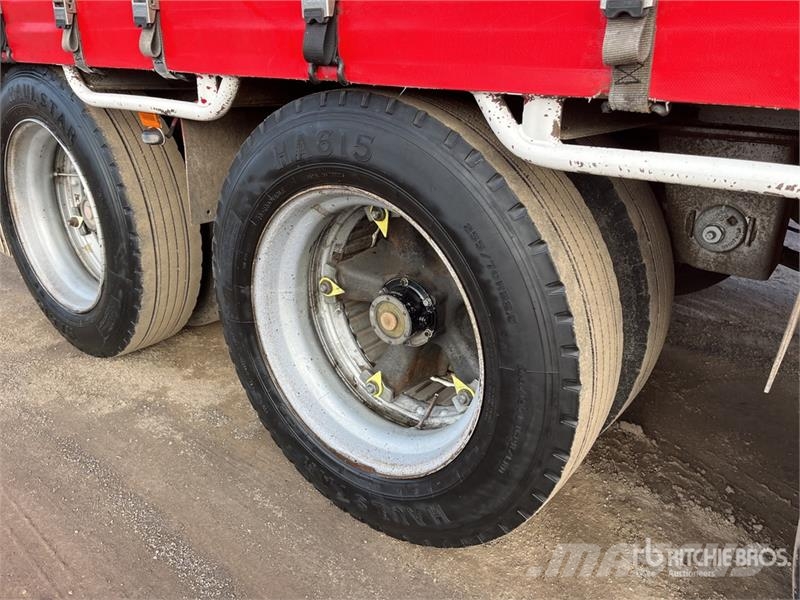 MaxiTrans 13 m Tri/A Step Deck Curtain Side Trailer Ponyvás pótkocsik