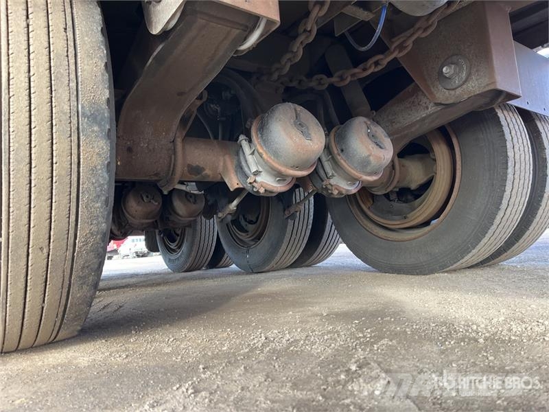 MaxiTrans 13 m Tri/A Step Deck Curtain Side Trailer Ponyvás pótkocsik