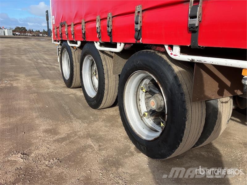 MaxiTrans 13 m Tri/A Step Deck Curtain Side Trailer Ponyvás pótkocsik