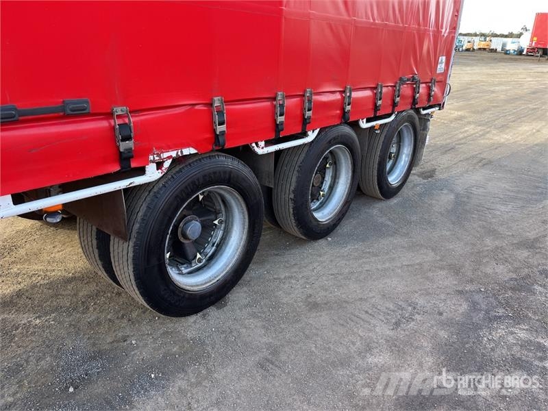 MaxiTrans 13 m Tri/A Step Deck Curtain Side Trailer Ponyvás pótkocsik