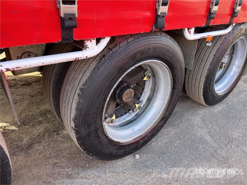 MaxiTrans 13 m Tri/A Step Deck Curtain Side Trailer Ponyvás pótkocsik