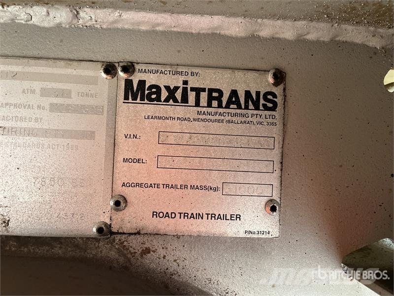 MaxiTrans 13 m Tri/A Step Deck Curtain Side Trailer Ponyvás pótkocsik