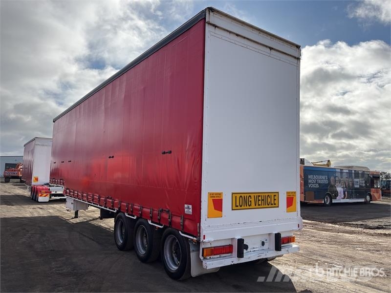 MaxiTrans 13 m Tri/A Step Deck Curtain Side Trailer Ponyvás pótkocsik