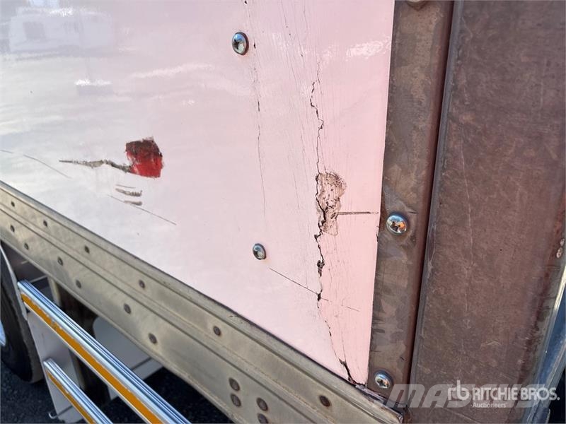 MaxiTrans 14.5 m Tri/A Refrigerated Trailer Temperature controlled semi-trailers